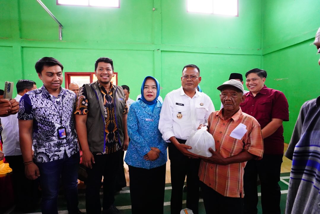 Penyaluran Cadangan Pangan Pemerintah (CPP) Tahap ke-2 di Desa Karang Bindu Kecamatan Rambang Kapak Tengah (RKT) Kota Prabumulih